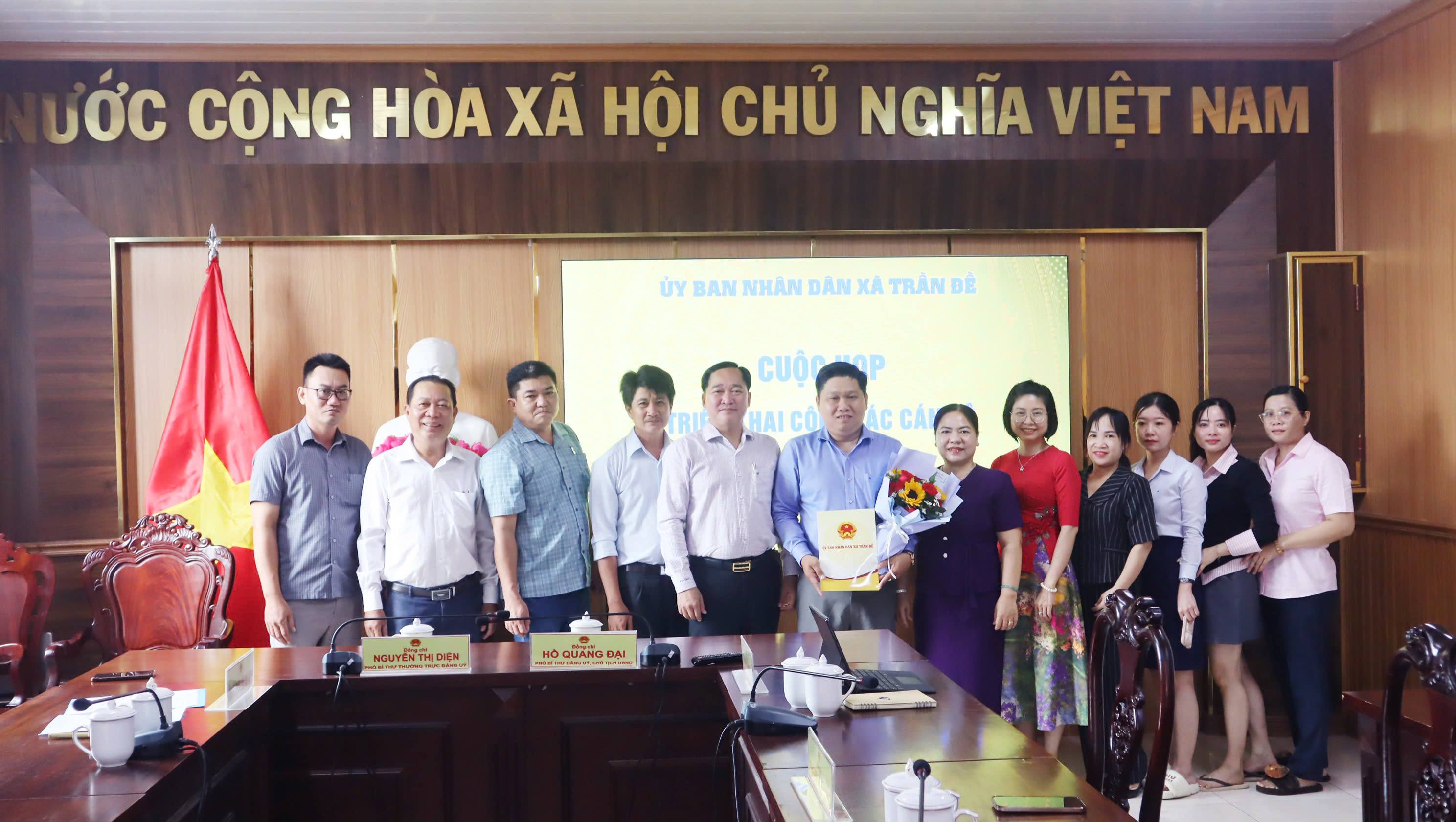 TRẦN ĐỀ LỄ CÔNG BỐ QUYẾT ĐỊNH CÁN BỘ