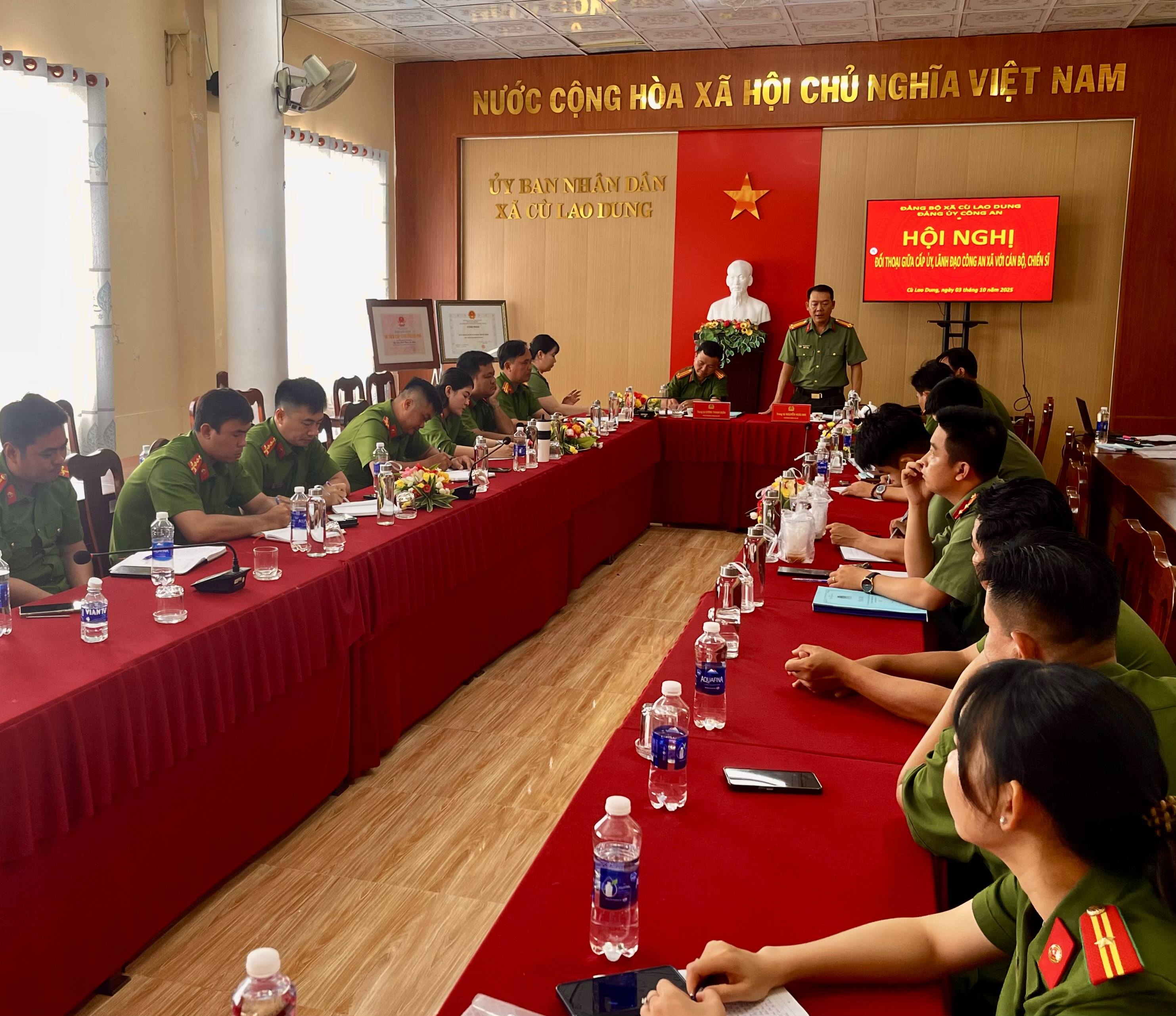 CÔNG AN XÃ CÙ LAO DUNG TỔ CHỨC ĐỐI THOẠI GIỮA CẤP ỦY, LÃNH ĐẠO CÔNG AN XÃ VỚI CÁN BỘ, CHIẾN SĨ XÃ CÙ LAO DUNG