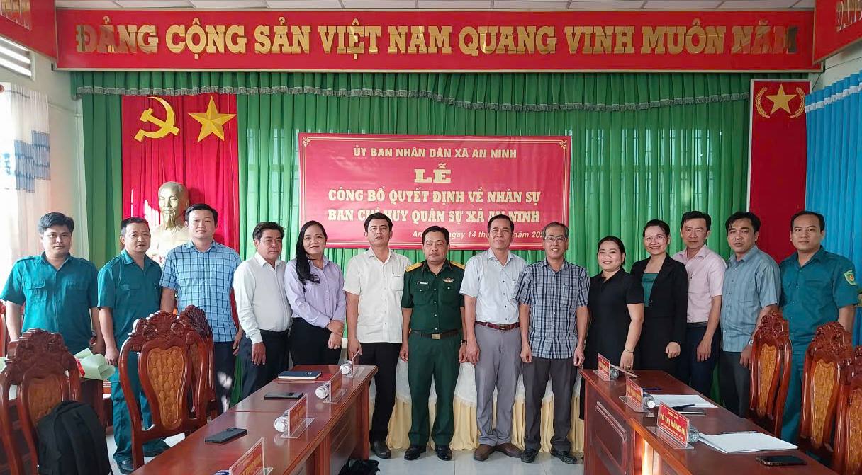 Hội nghị công bố các Quyết định về công tác nhân sự Ban Chỉ huy Quân sự xã An Ninh