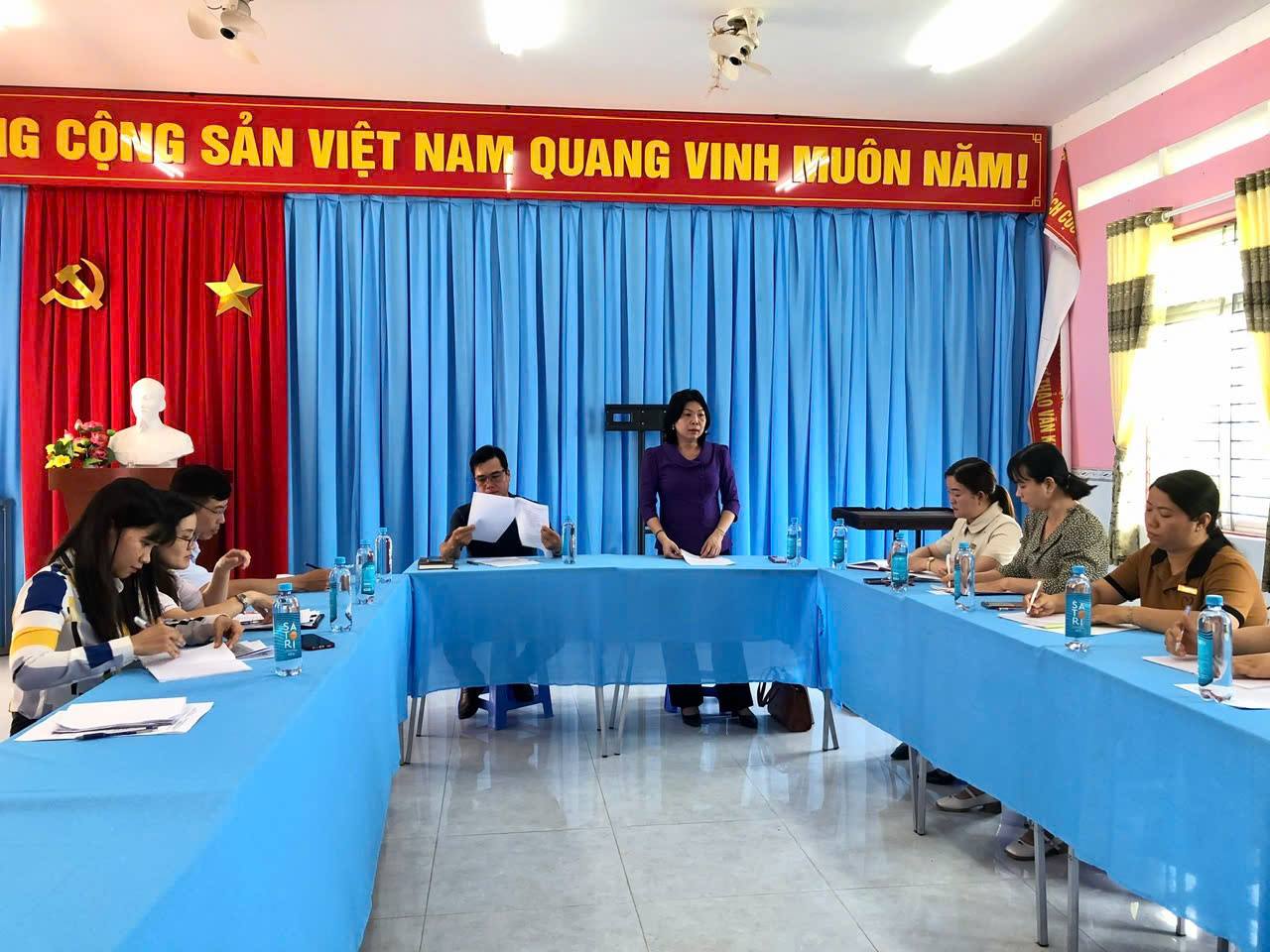 Lãnh đạo UBND xã Phong Nẫm làm việc với Trạm Y tế, Trường Mẫu giáo, Trường Tiểu học và THCS về tình hình hoạt động  và phương hướng thời gian tới