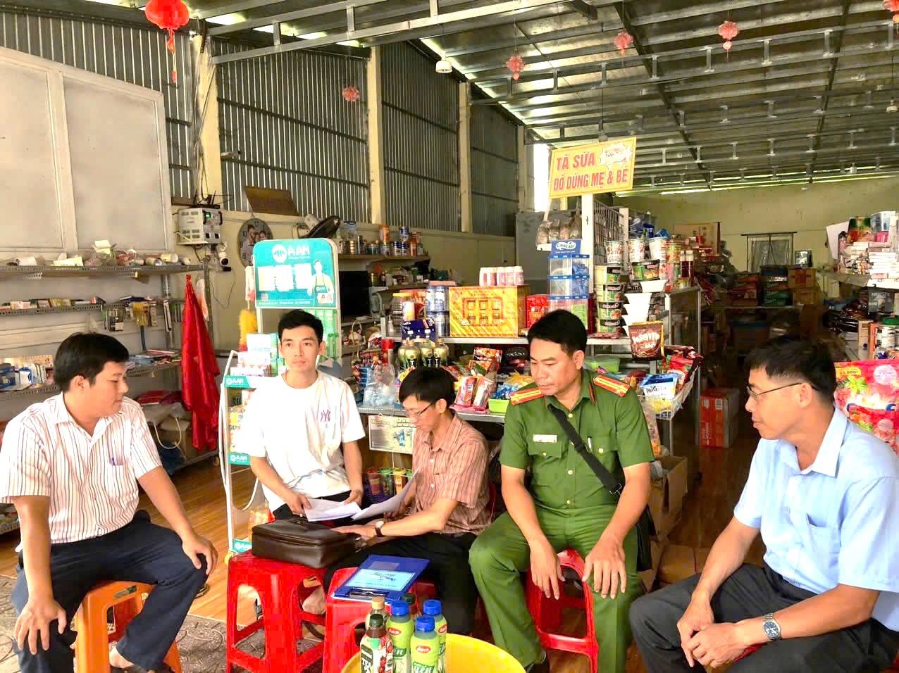 Đoàn kiểm tra liên ngành an toàn thực phẩm xã Phong Nẫm tổ chức kiểm tra các cơ sở sản xuất, kinh doanh thực phẩm trên địa bàn xã