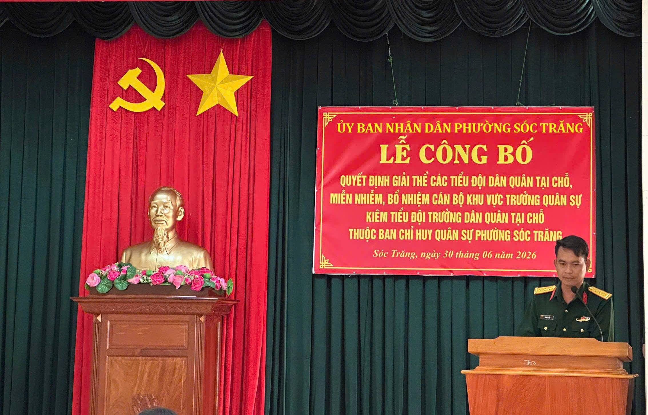 Phường Sóc Trăng công bố quyết định kiện toàn lực lượng dân quân tại chỗ