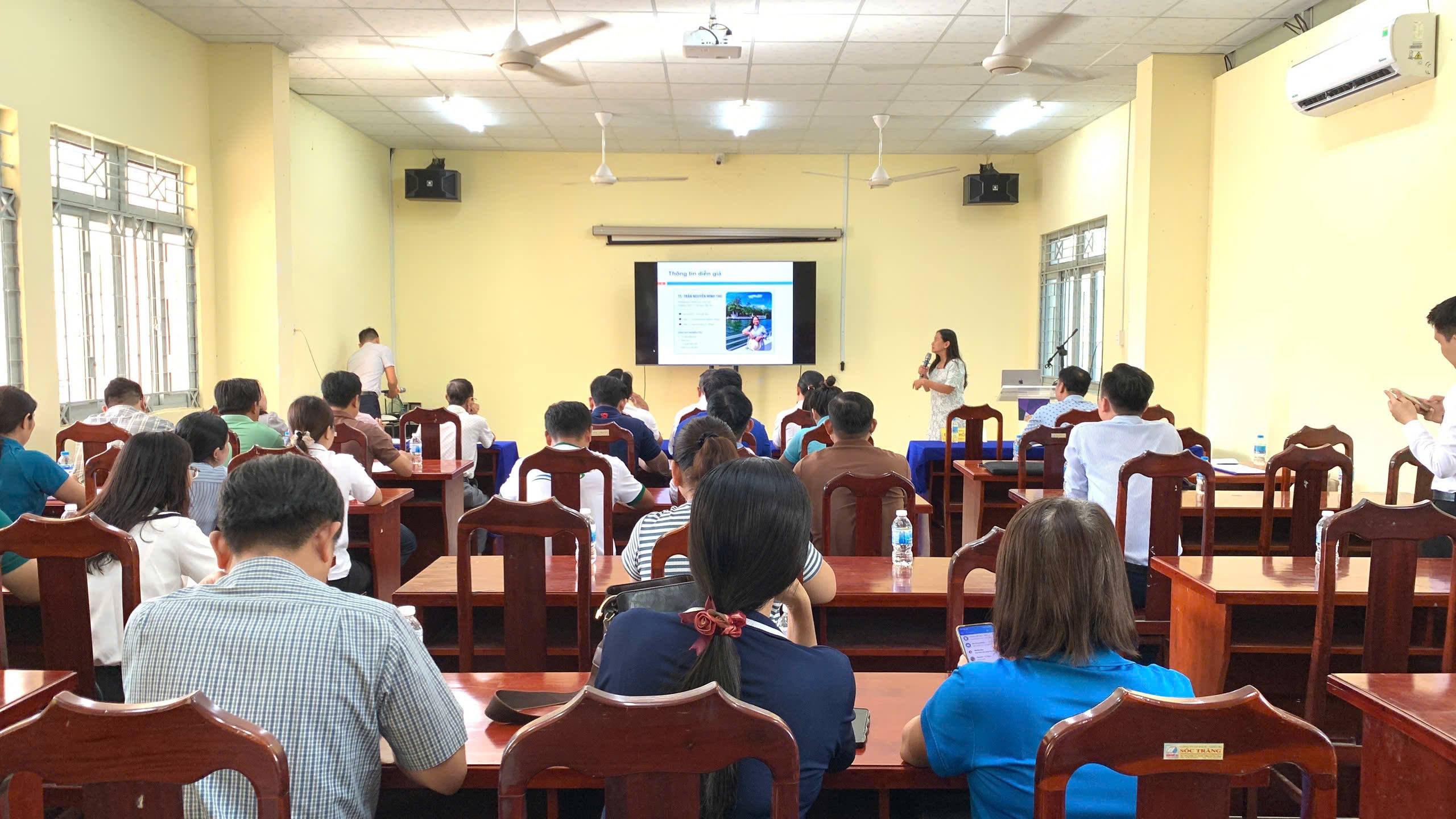 Phường Sóc Trăng tập huấn chuyển đổi số, công nghệ số và ứng dụng AI cho cán bộ, công chức, viên chức và Tổ Công nghệ số cộng đồng