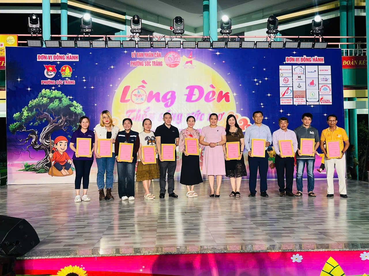 ĐÊM HỘI TRĂNG RẰM - LỒNG ĐÈN THẮP SÁNG ƯỚC MƠ