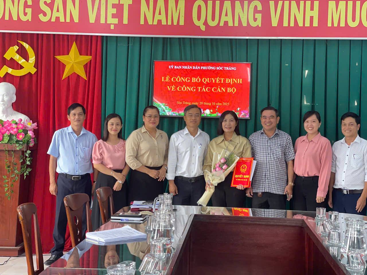 ✨ Ủy ban nhân dân phường Sóc Trăng tổ chức lễ công bố quyết định về công tác cán bộ ✨