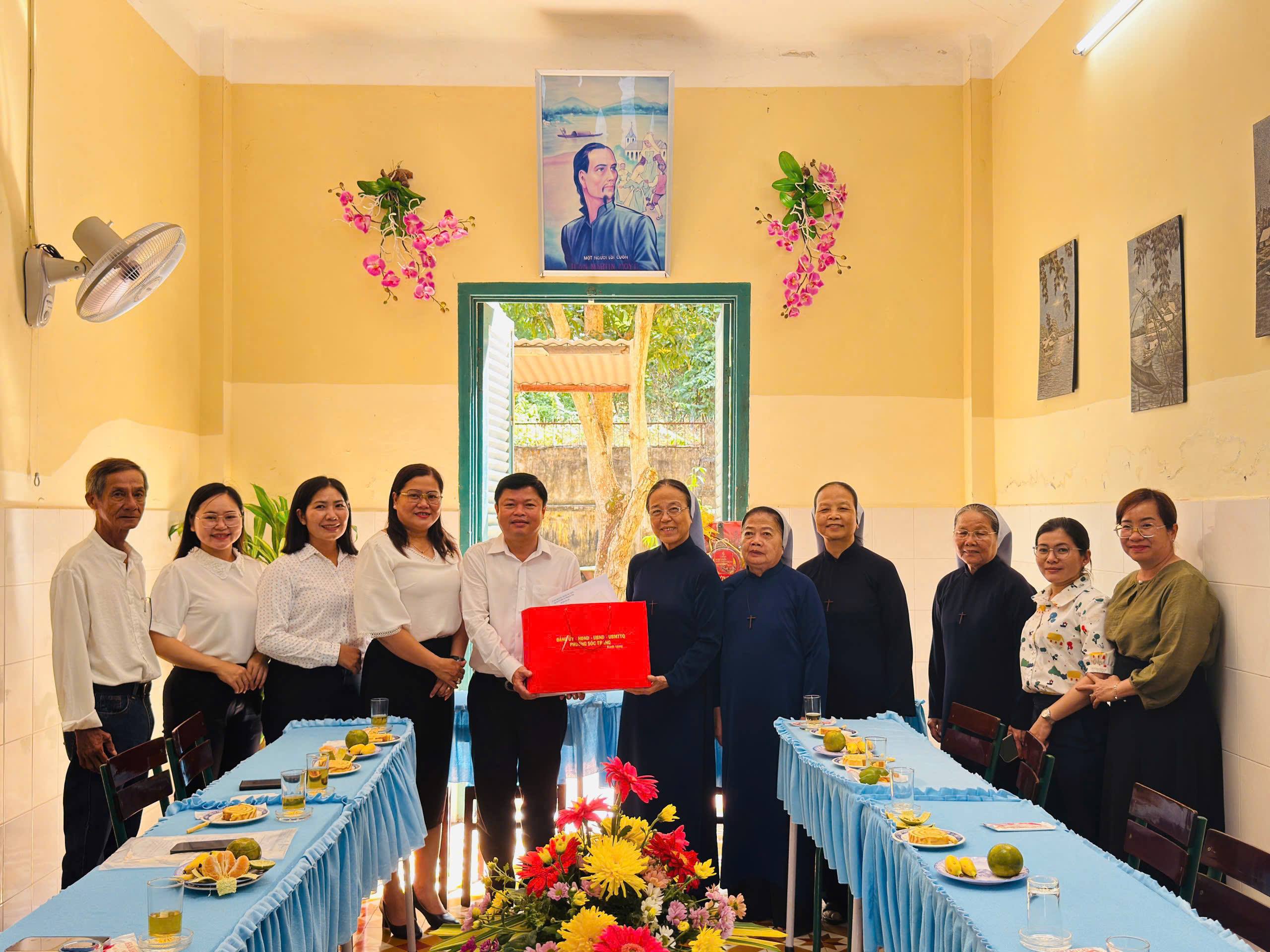 LÃNH ĐẠO PHƯỜNG SÓC TRĂNG THĂM, CHÚC MỪNG LỄ GIÁNG SINH NĂM 2025.