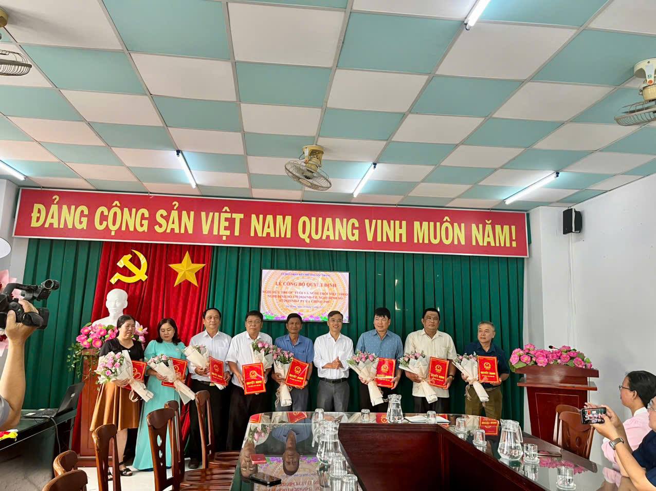 Lễ công bố Quyết định cho các cán bộ, công chức nghỉ hưu trước tuổi và nghỉ thôi việc theo Nghị định số 178/2024/NĐ-CP và Nghị định số 67/2025/NĐ-CP của Chính phủ