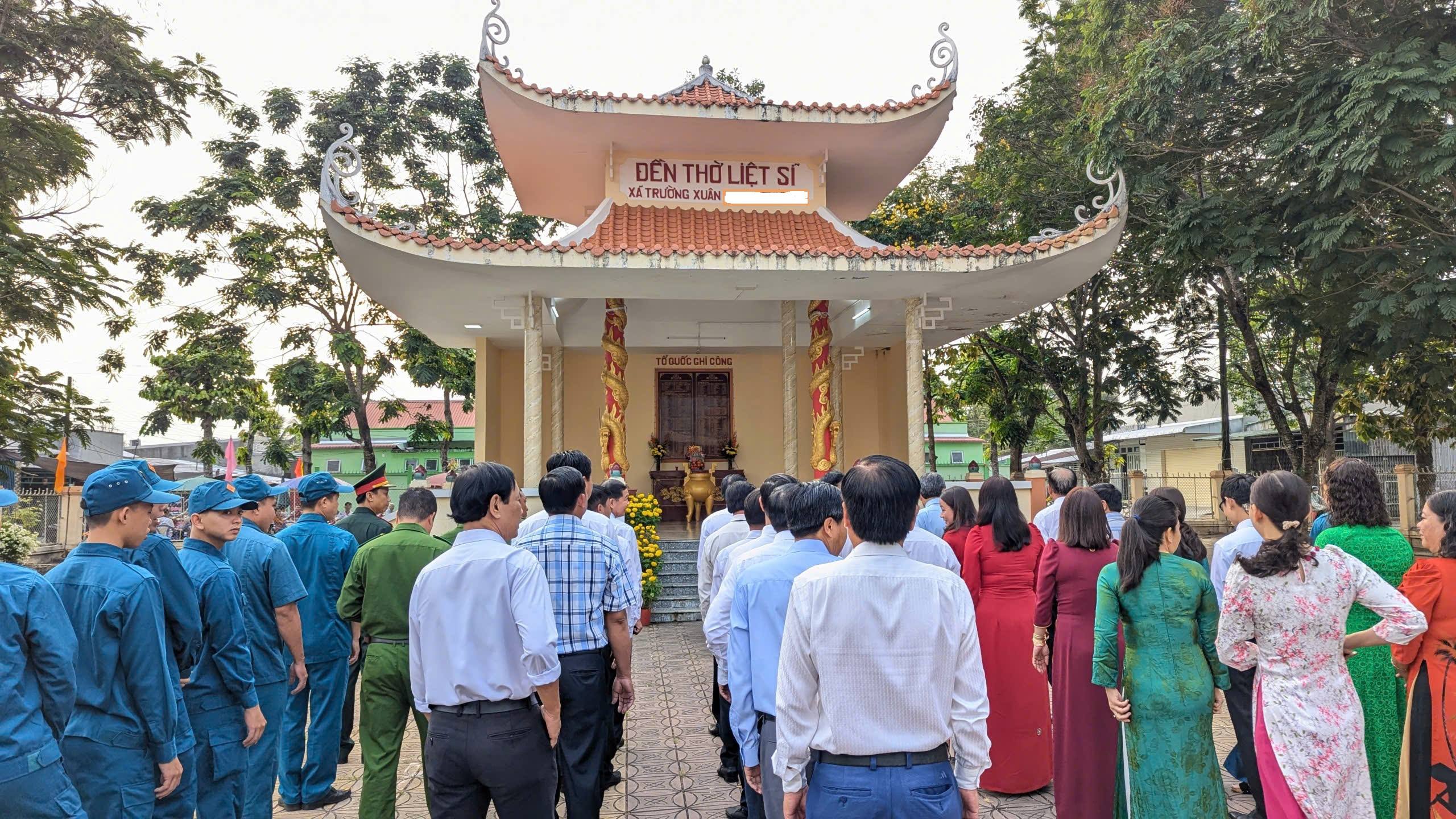 LÃNH ĐẠO XÃ TRƯỜNG XUÂN DÂNG HƯƠNG TƯỞNG NIỆM CÁC ANH HÙNG LIỆT SĨ NHÂN NĂM MỚI 2026