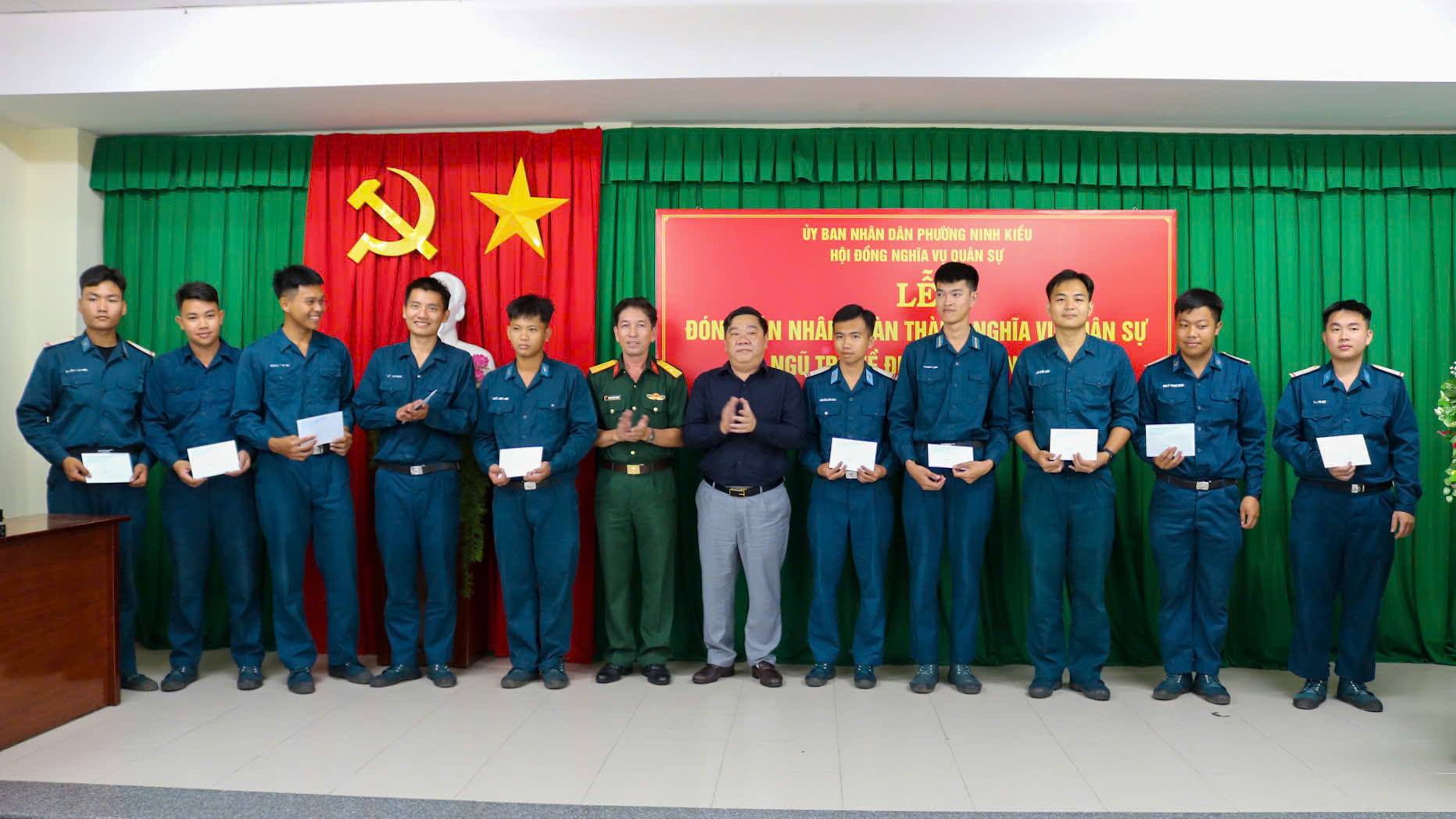 PHƯỜNG NINH KIỀU: TỔ CHỨC TRANG TRỌNG LỄ ĐÓN NHẬN 65 QUÂN NHÂN HOÀN THÀNH NGHĨA VỤ QUÂN SỰ TẠI NGŨ TRỞ VỀ ĐỊA PHƯƠNG NĂM 2026