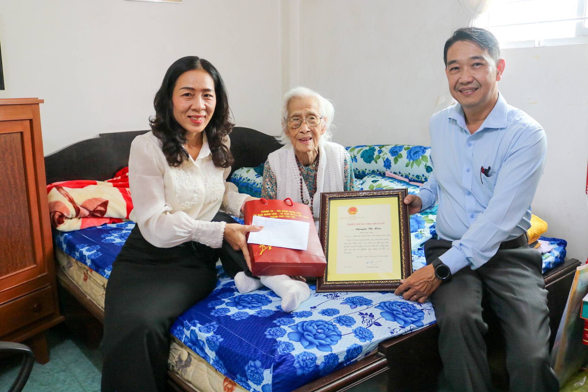 LÃNH ĐẠO PHƯỜNG NINH KIỀU THĂM, CHÚC THỌ VÀ TRAO QUÀ CHO NGƯỜI CAO TUỔI NHÂN DỊP XUÂN BÍNH NGỌ 2026