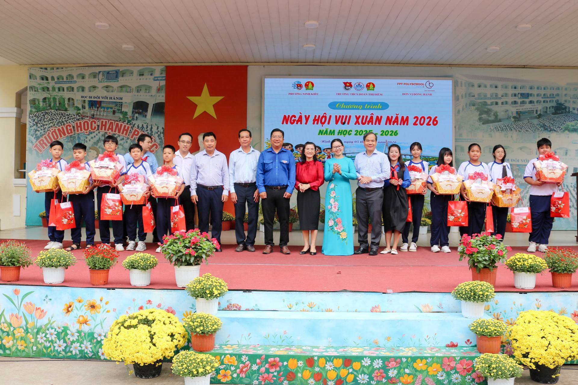 TRƯỜNG THCS ĐOÀN THỊ ĐIỂM: KHAI MẠC "NGÀY HỘI VUI XUÂN" NĂM 2026 VỚI NHIỀU HOẠT ĐỘNG Ý NGHĨA, THIẾT THỰC CHO HỌC SINH