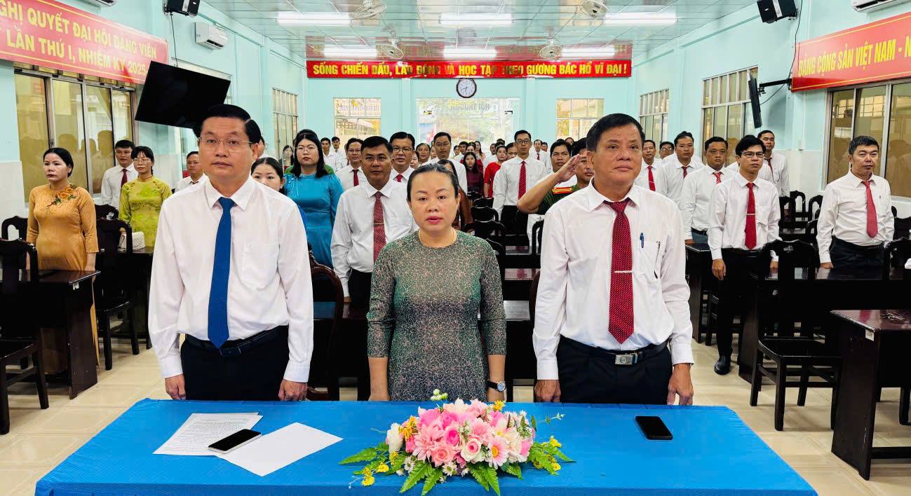 PHƯỜNG NGÃ BẢY CHÀO CỜ ĐẦU THÁNG 01/2026 - QUYẾT TÂM HÀNH ĐỘNG NGAY TỪ ĐẦU NĂM