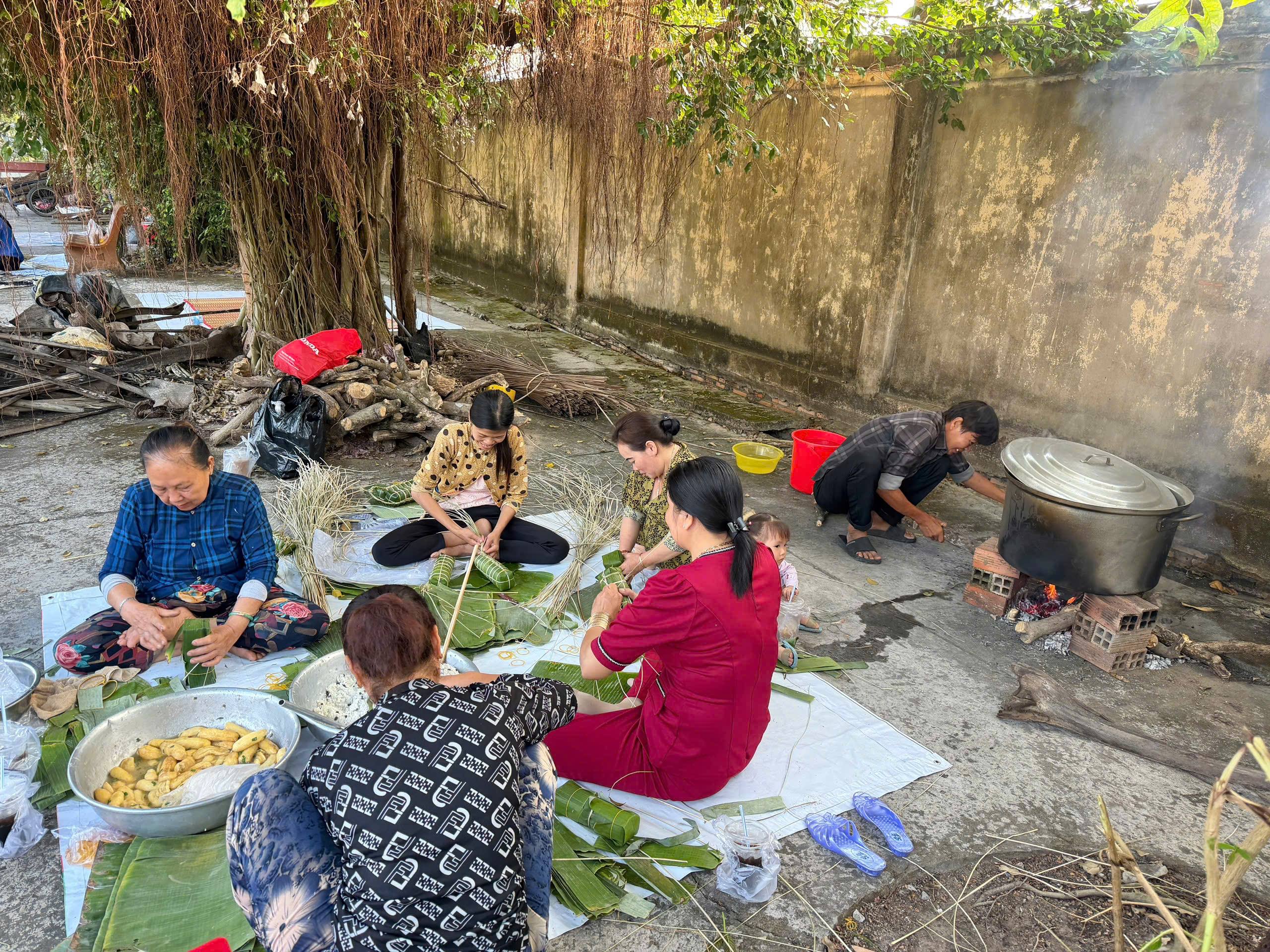 Hội thi gói bánh tét nghĩa tình - xuân chia sẻ