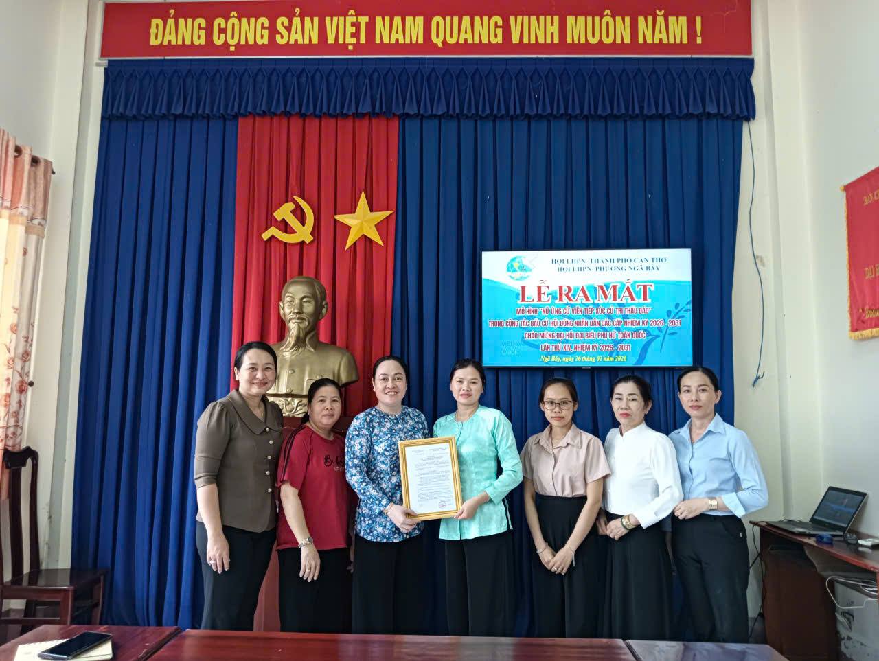 HỘI LIÊN HIỆP PHỤ NỮ PHƯỜNG RA MẮT  MÔ HÌNH “NỮ ỨNG CỬ VIÊN TIẾP XÚC CỬ TRI THẤU ĐÁO”