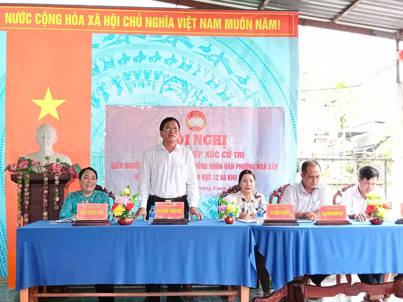 Đơn vị bầu cử số 3 phường Ngã Bảy tiếp xúc cử tri khu vực 4 và khu vực 12 trên địa bàn phường