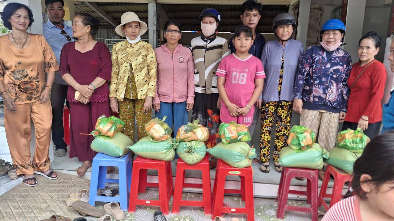 “MỘT PHẦN QUÀ - GỬI TRỌN TẤM LÒNG”- HỘI PHỤ NỮ PHƯỜNG NGÃ BẢY HỘI LHPN PHƯỜNG TỔ CHỨC TRAO TẶNG 200 PHẦN QUÀ NHÂN DỊP QUỐC KHÁNH 2/9 VÀ LỄ VU LAN