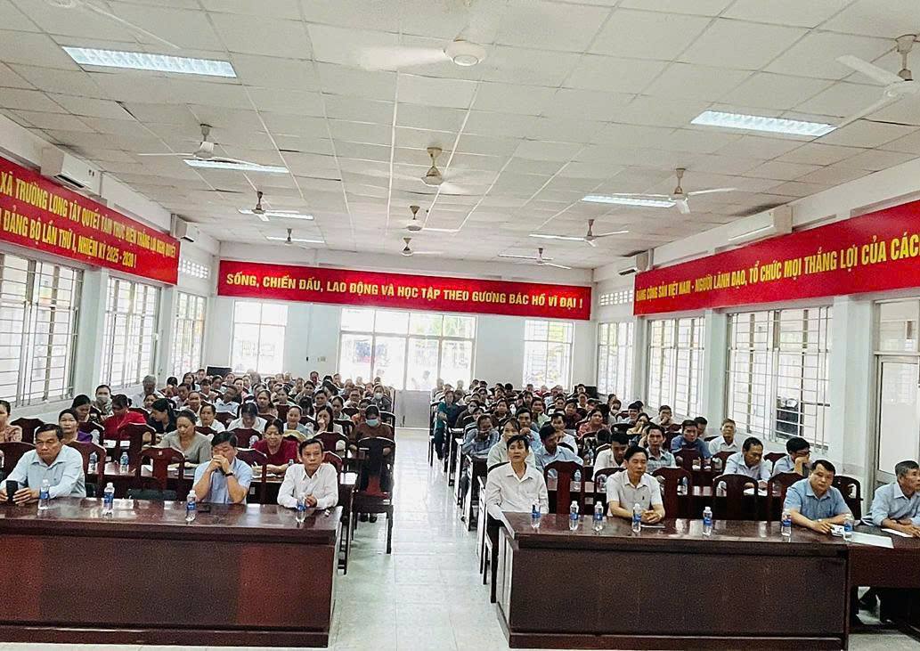 Xã Trường Long Tây tổ chức lớp bồi dưỡng chính trị hè cho đội ngũ cán bộ, giáo viên trên địa bàn xã.