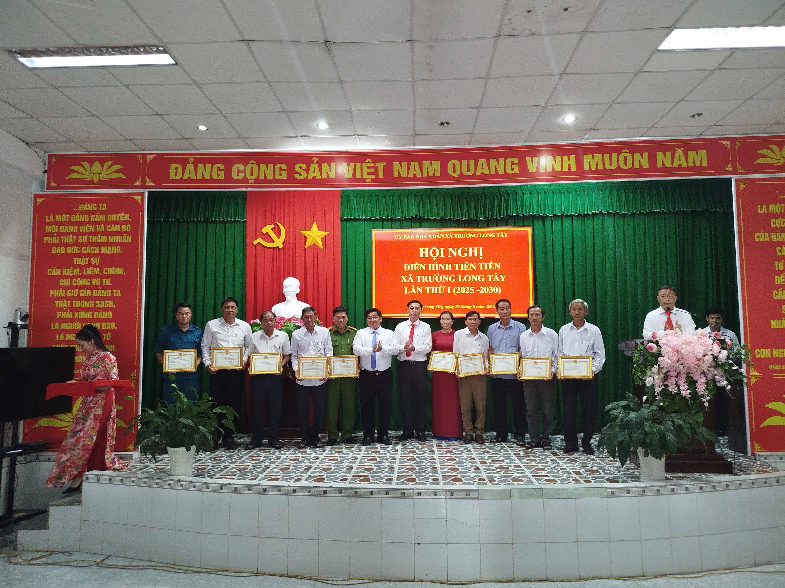 HỘI NGHỊ ĐIỂN HÌNH TIÊN TIẾN XÃ TRƯỜNG LONG TÂY LẦN THỨ I (2025–2030)