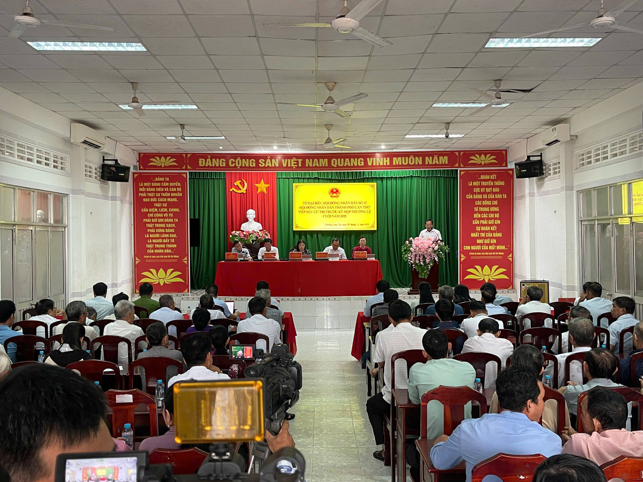 TỔ ĐẠI BIỂU HĐND THÀNH PHỐ CẦN THƠ (ĐƠN VỊ SỐ 15) TIẾP XÚC CỬ TRI TRƯỚC KỲ HỌP THƯỜNG LỆ CUỐI NĂM 2025