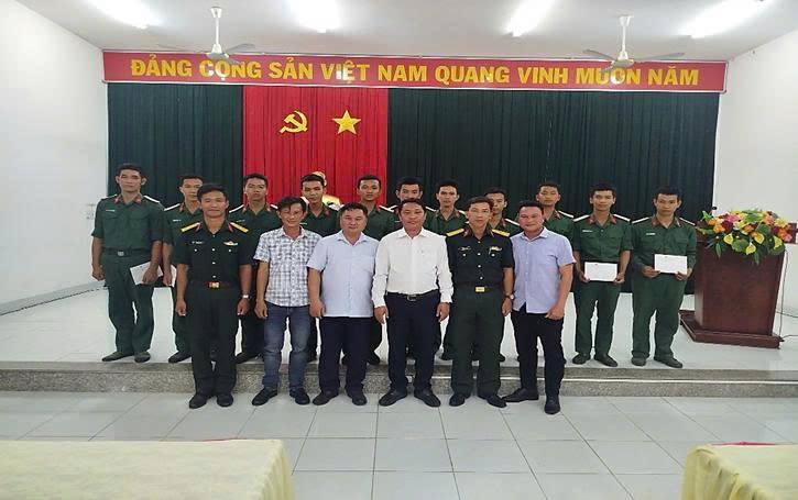 ẤM ÁP NGHĨA TÌNH TẾT QUÂN – DÂN THĂM, CHÚC TẾT CÁC CHIẾN SĨ ĐANG THỰC HIỆN NGHĨA VỤ QUÂN SỰ TẠI TRUNG ĐOÀN 10, SƯ ĐOÀN 4