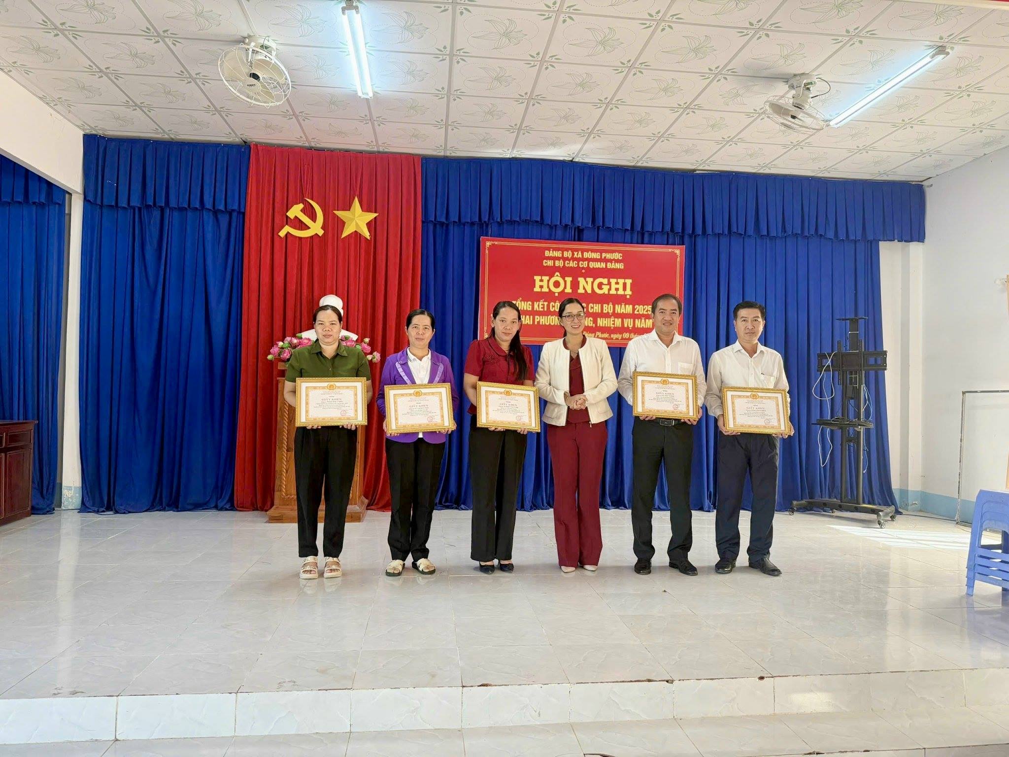 Chi bộ cơ quan Đảng xã Đông Phước tổ chức tổng kết đánh giá tình hình thực hiện nhiệm vụ năm 2025; triển khai phương hướng, nhiệm vụ năm 2026