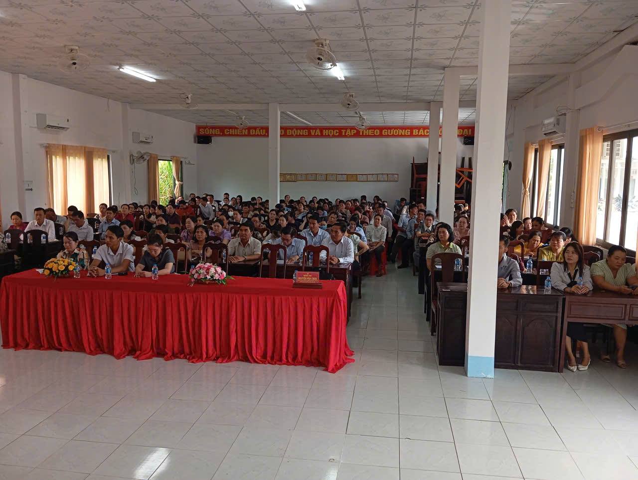 ĐÔNG PHƯỚC KHAI GIẢNG LỚP BỒI DƯỠNG LÝ LUẬN  CHÍNH TRỊ HÈ NĂM 2025 CHO ĐỘI NGŨ GIÁO VIÊN TRÊN ĐỊA BÀN XÃ