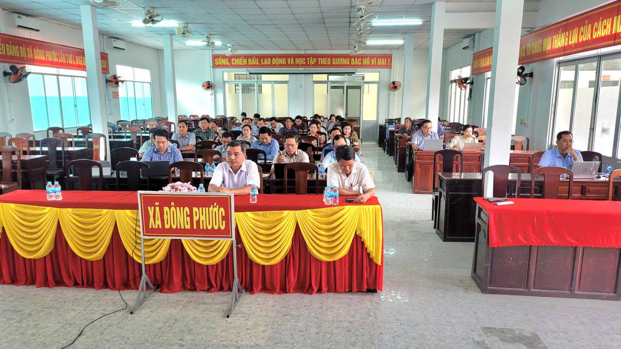 Đảng ủy xã Đông Phước kết nối trực tuyến Hội nghị Báo cáo viên Trung ương tháng 9 năm 2025