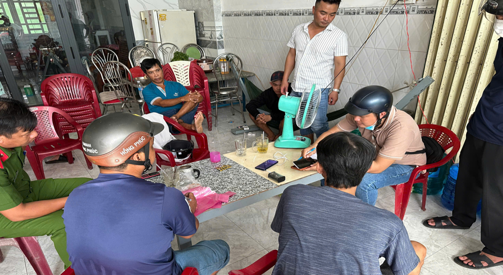 Công an xã Thạnh Hòa triệt xóa tụ điểm đánh bạc