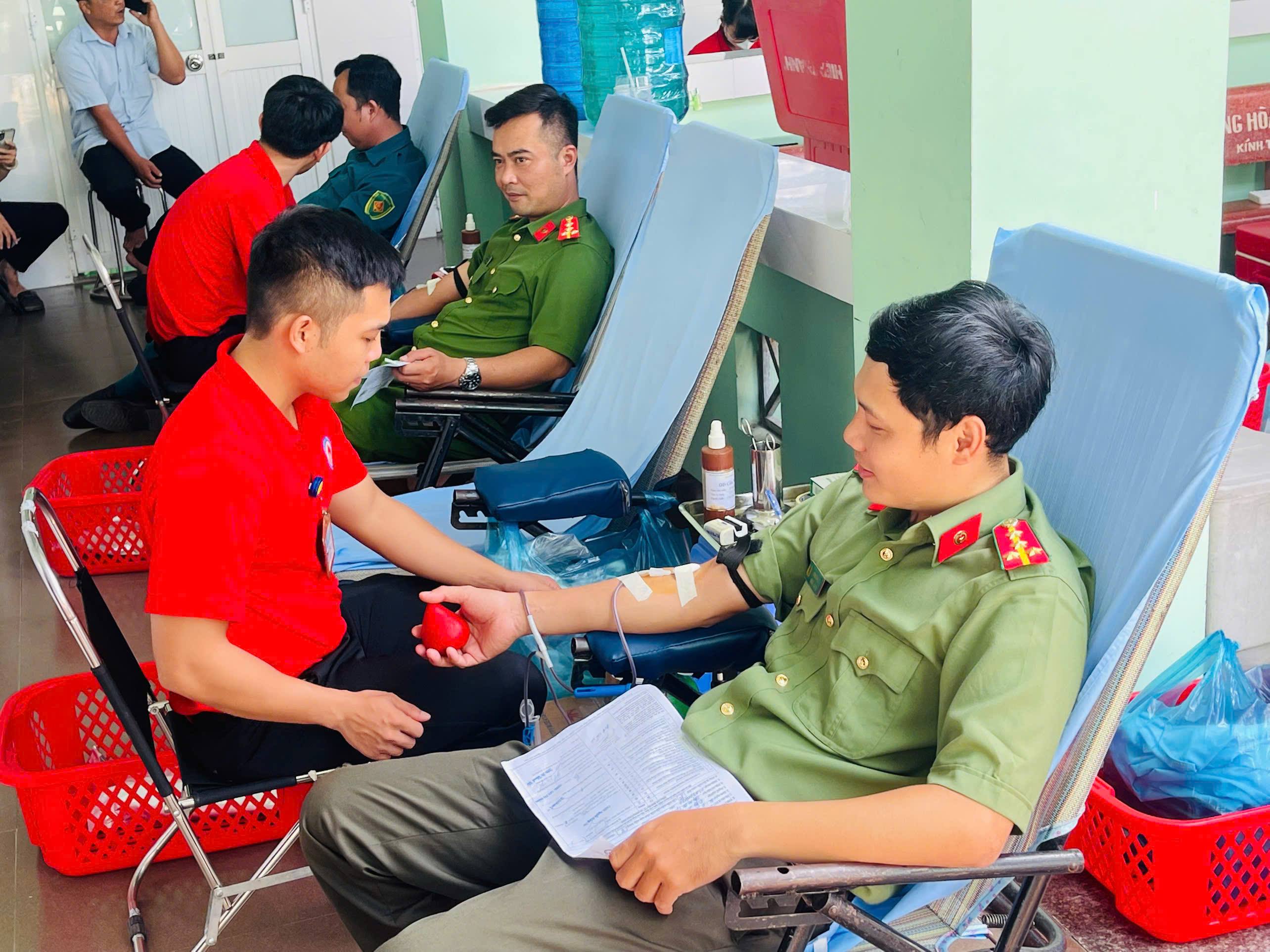 XÃ THẠNH HOÀ TỔ CHỨC THÀNH CÔNG NGÀY HIẾN MÁU TÌNH NGUYỆN NĂM 2025