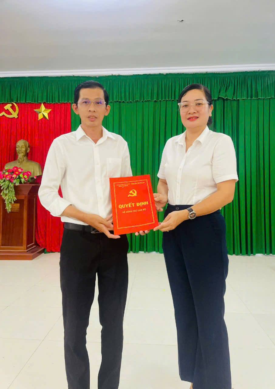 NHƠN MỸ CÔNG BỐ QUYẾT ĐỊNH VỀ CÔNG TÁC CÁN BỘ