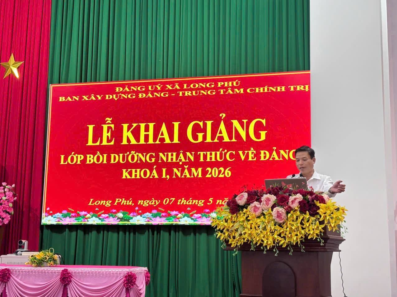 Khai giảng lớp Bồi dưỡng nhận thức về Đảng khóa I năm 2026 tại xã Long Phú