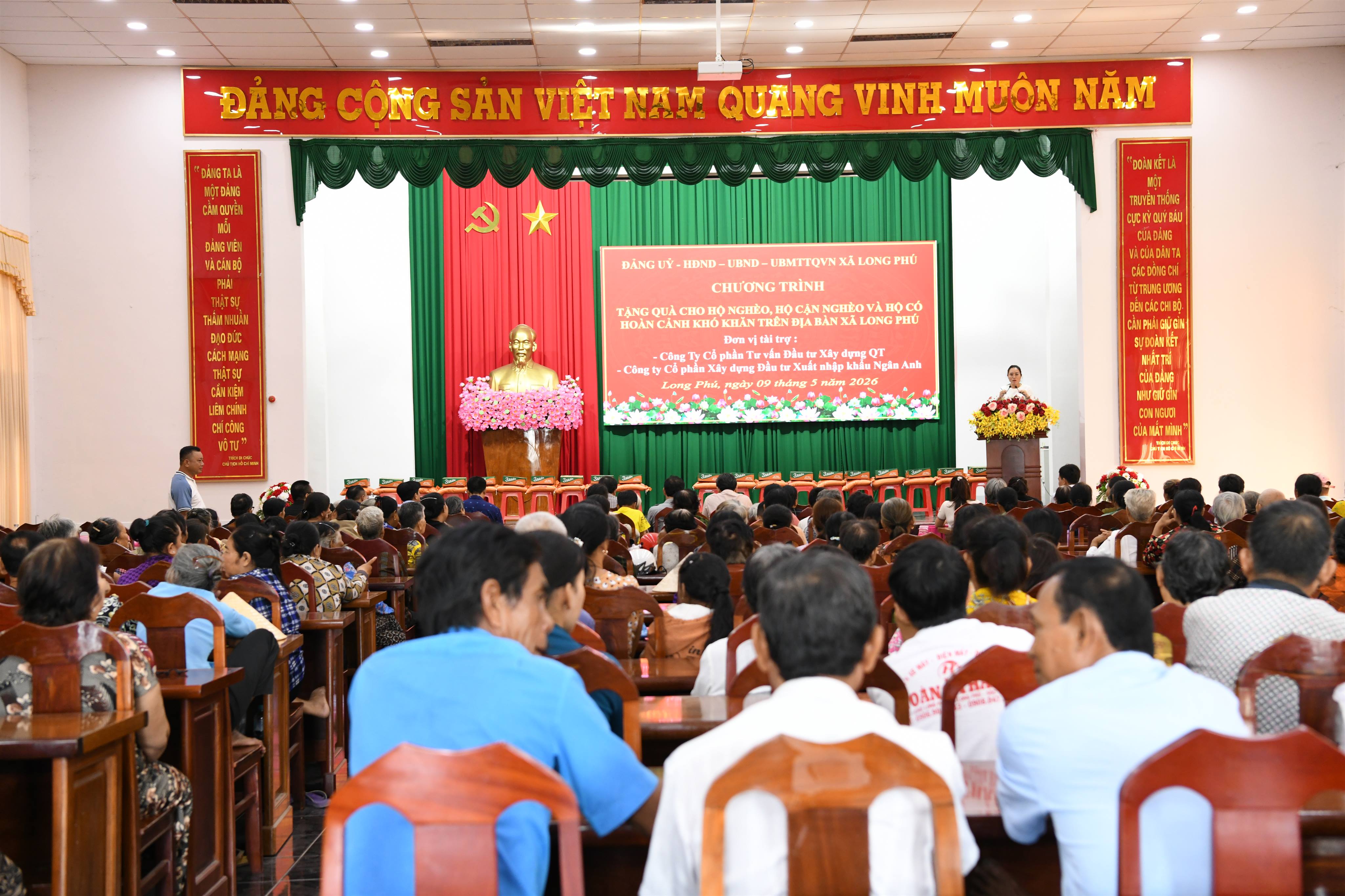 LONG PHÚ TRAO QUÀ HỖ TRỢ HỘ NGHÈO, HỘ KHÓ KHĂN