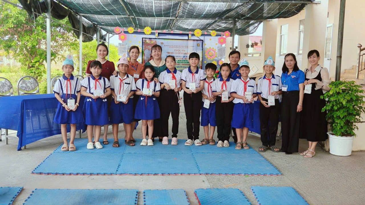 Đoàn TNCS Hồ Chí Minh - Hội Đồng đội xã Vị Thanh 1 tổ chức Cuộc thi Rung Chuông vàng (Ring the golden bell)