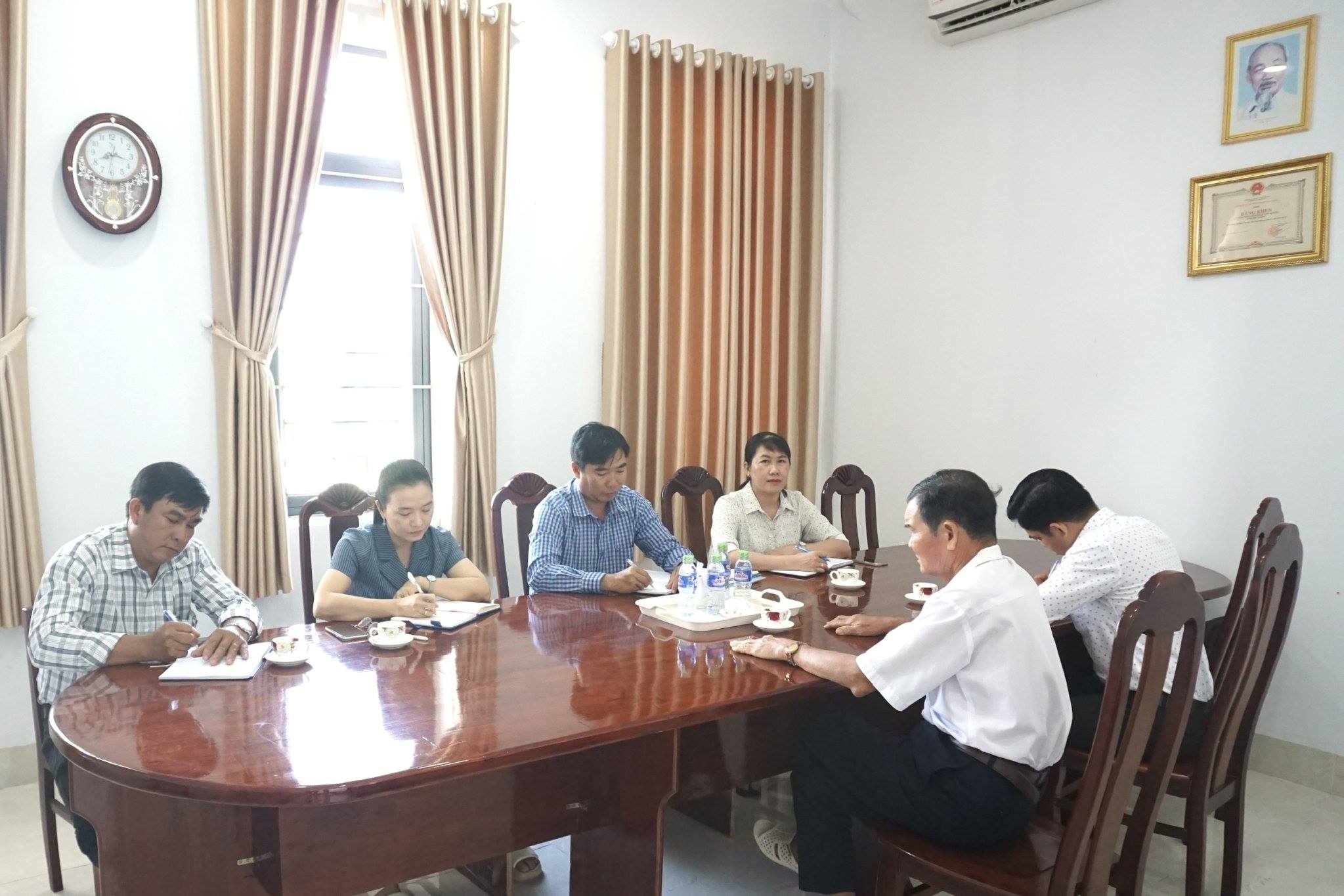 Chủ tịch UBND xã Hòa Tú tiếp công dân