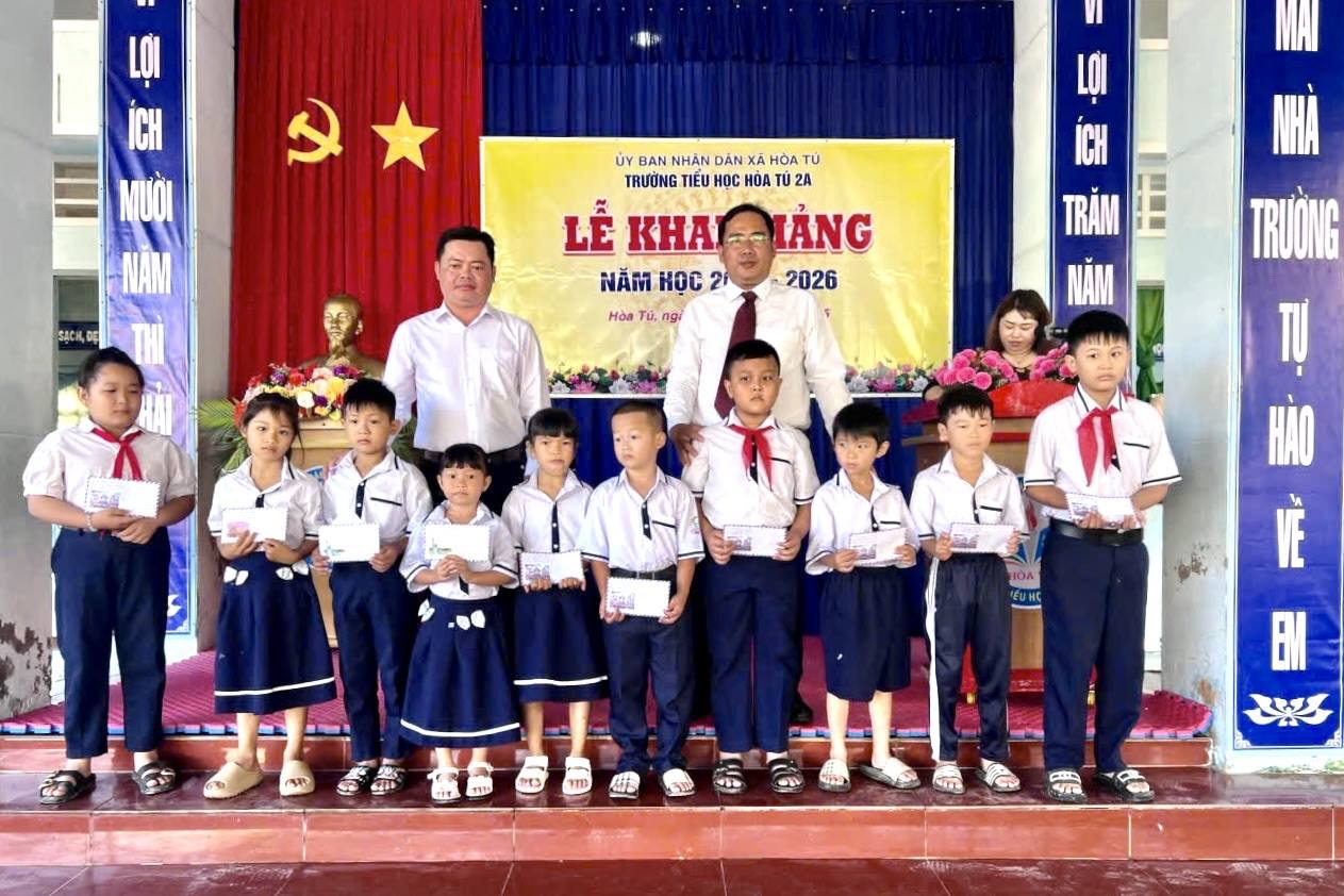 Trường Tiểu học Hòa Tú 2A chào đón 81 em học sinh đầu cấp