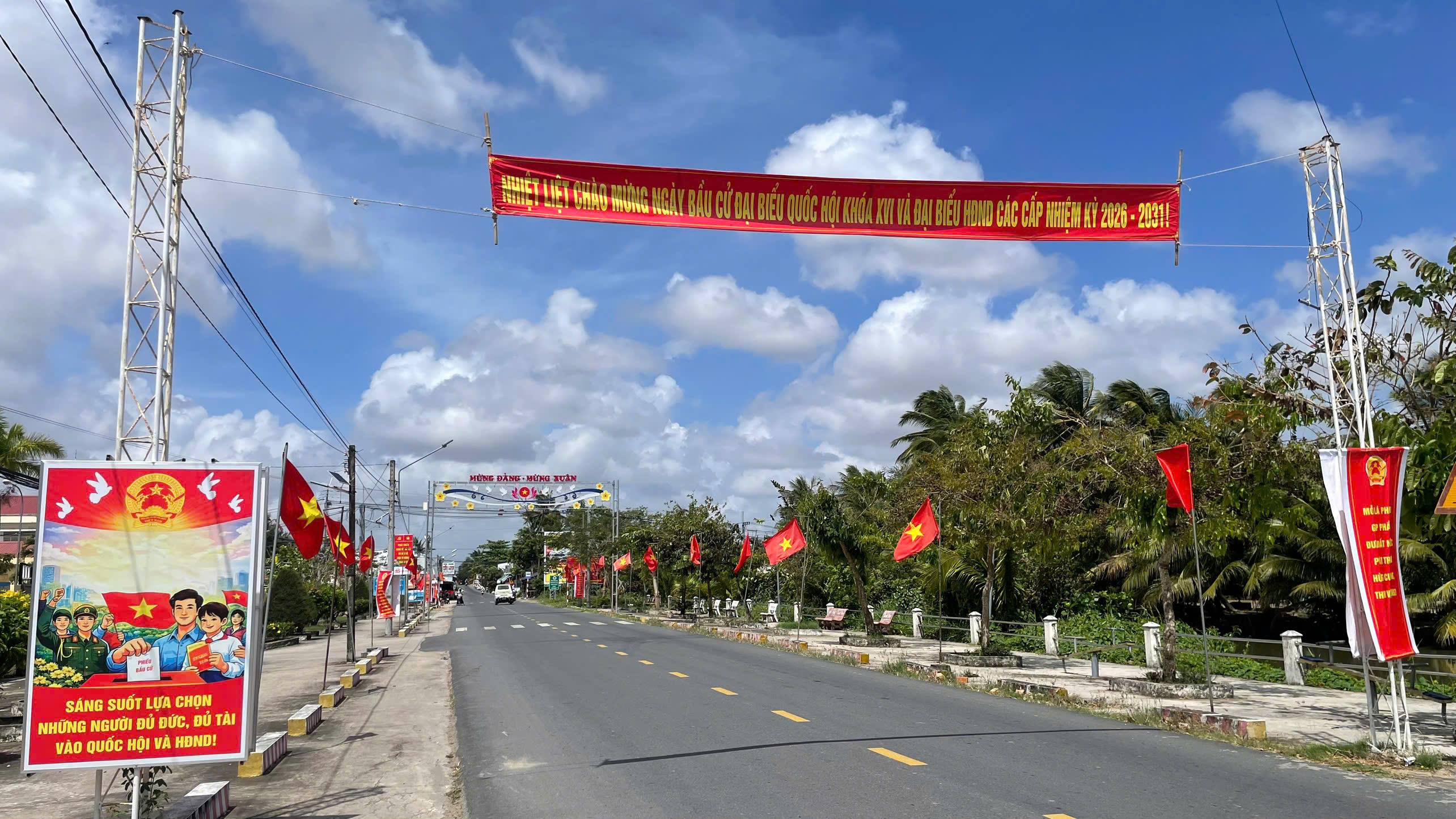 LIÊU TÚ RỰC RỠ CỜ HOA, SẴN SÀNG CHO NGÀY BẦU CỬ ĐẠI BIỂU QUỐC HỘI VÀ HĐND CÁC CẤP