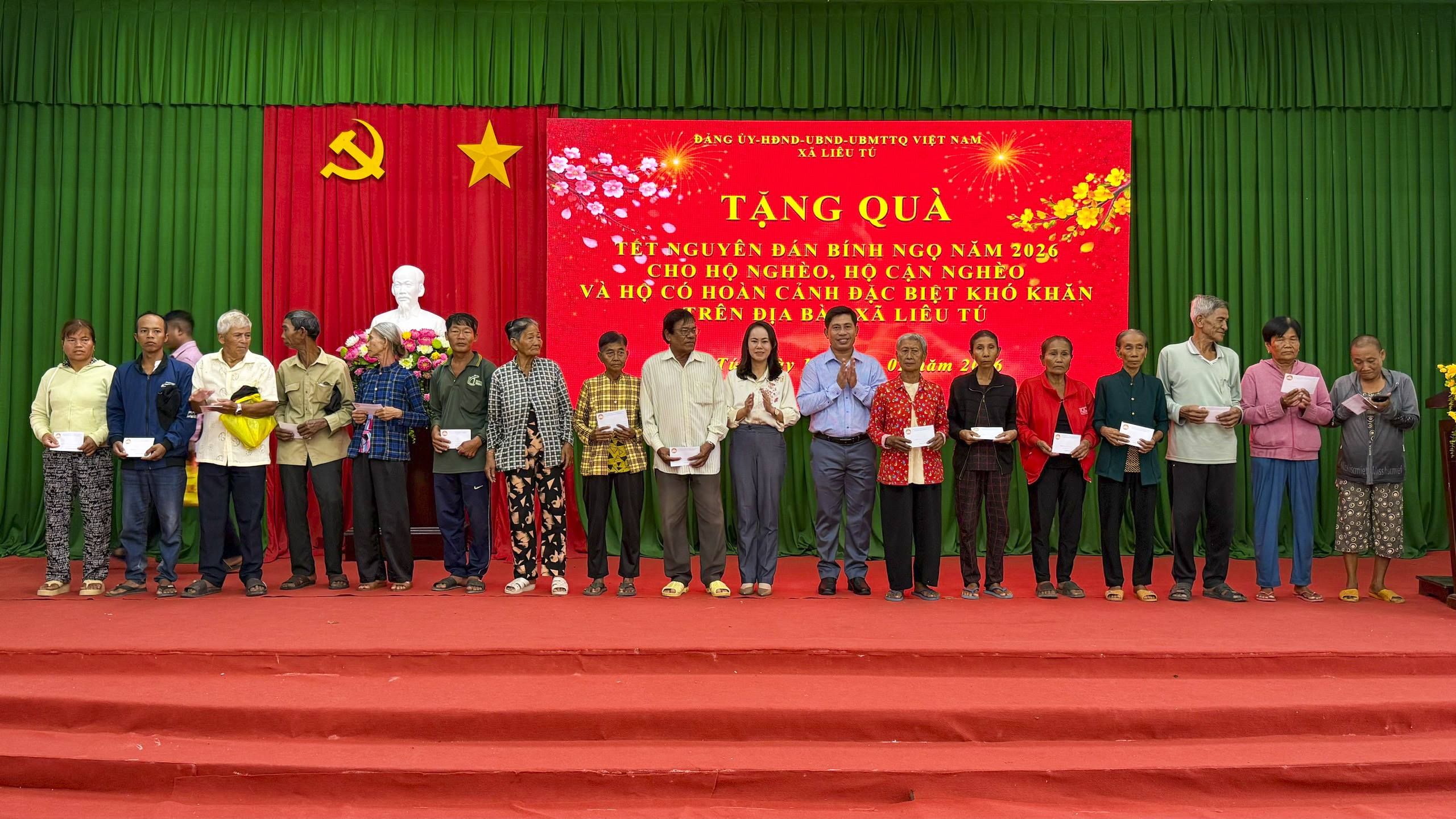 XÃ LIÊU TÚ TỔ CHỨC CHƯƠNG TRÌNH TẶNG QUÀ TẾT BÍNH NGỌ NĂM 2026 CHO CÁC HỘ NGHÈO, CẬN NGHÈO VÀ HỘ CÓ HOÀN CẢNH KHÓ KHĂN