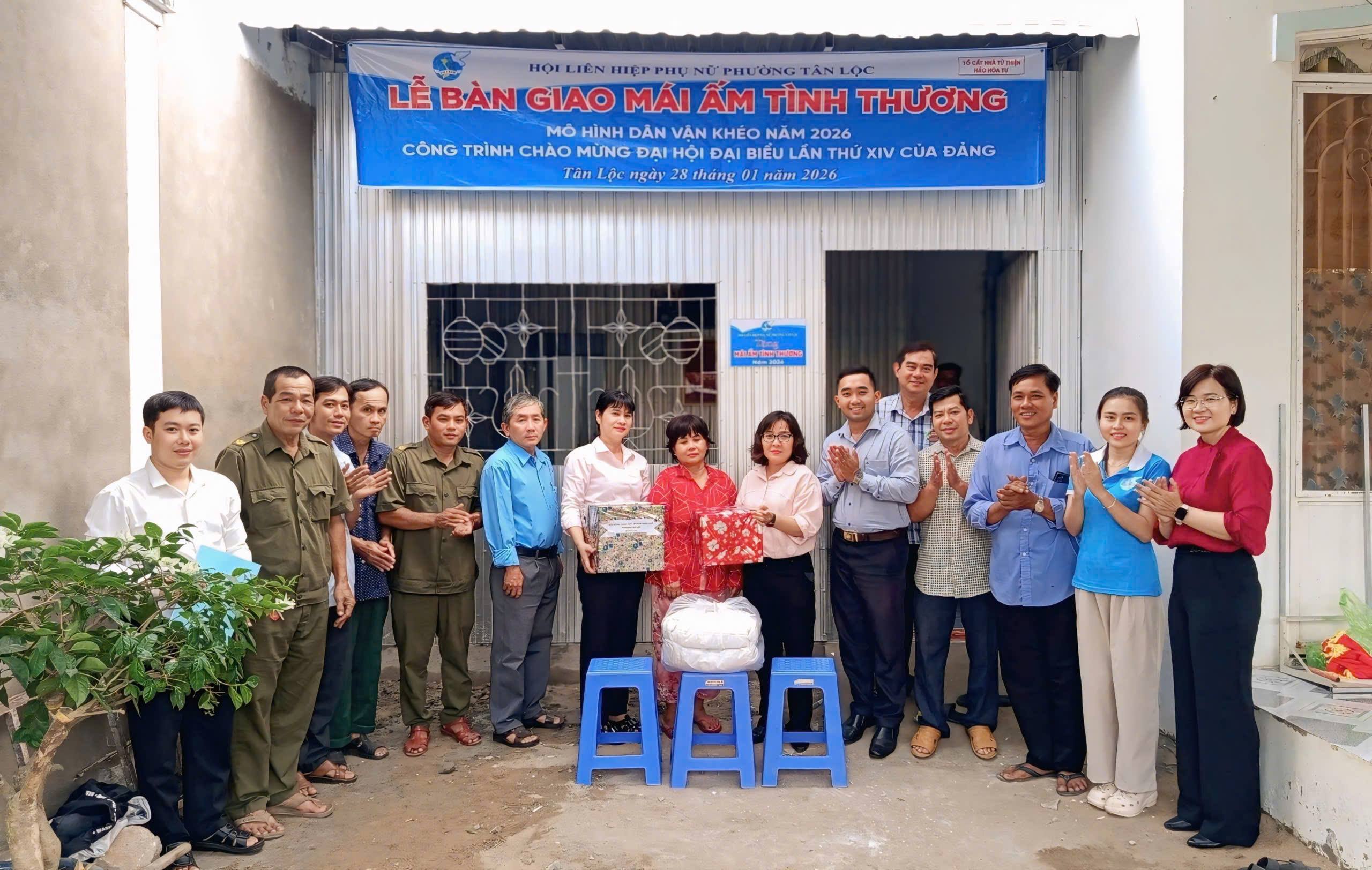 HỘI LHPN PHƯỜNG TÂN LỘC TRAO MÁI ẤM TÌNH THƯƠNG CHO HỘI VIÊN PHỤ NỮ