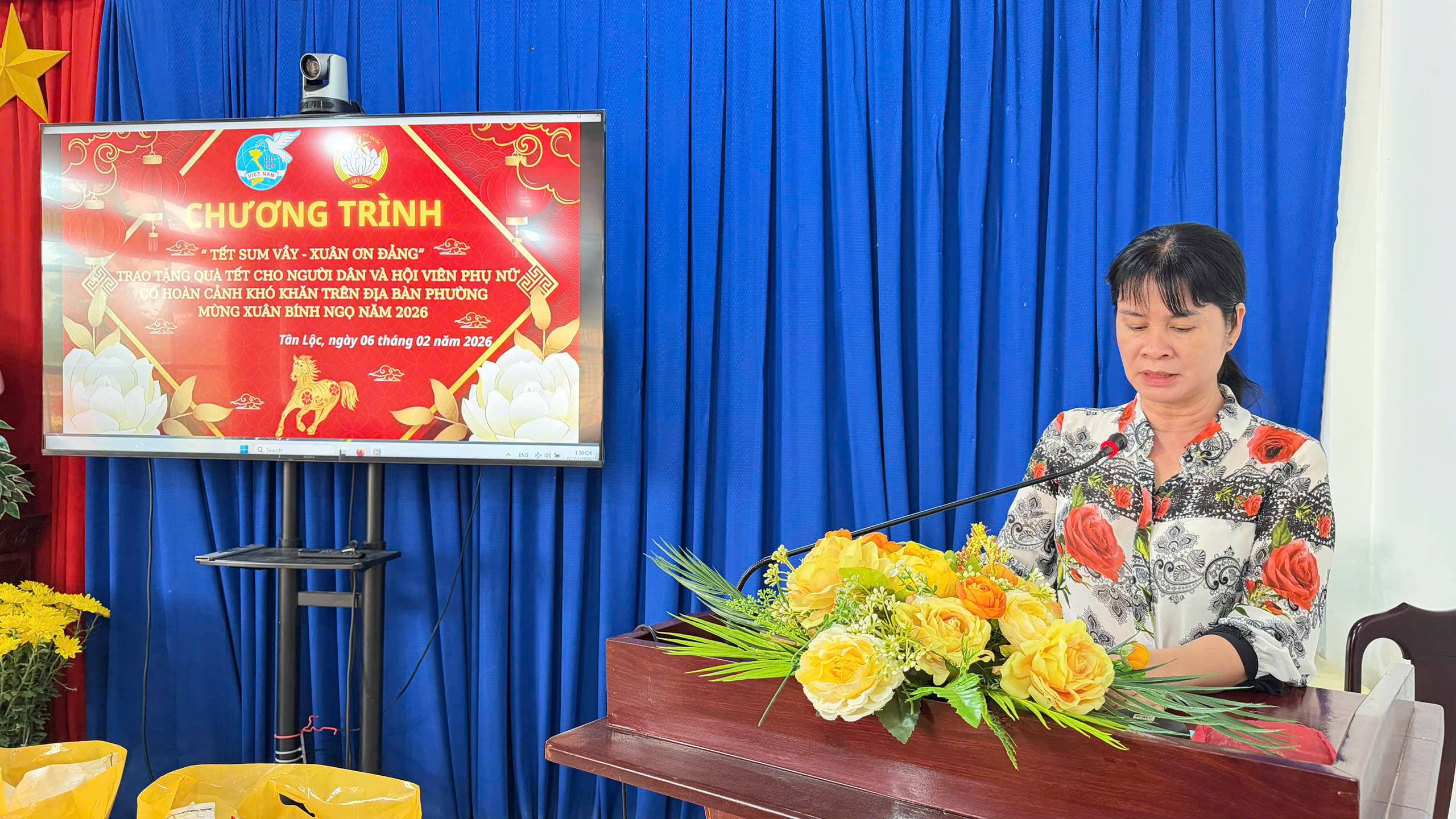 ỦY BAN MTTQ VN PHƯỜNG VÀ HỘI LHPN PHƯỜNG TRAO QUÀ TẾT CHO BÀ CON KHÓ KHĂN