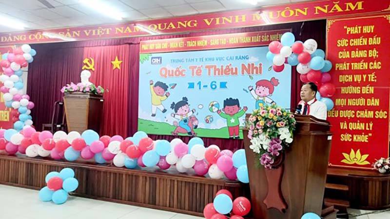 Trung tâm Y tế khu vực Cái Răng tổ chức chương trình giao lưu, tặng quà cho các cháu thiếu nhi nhân Ngày 1/6