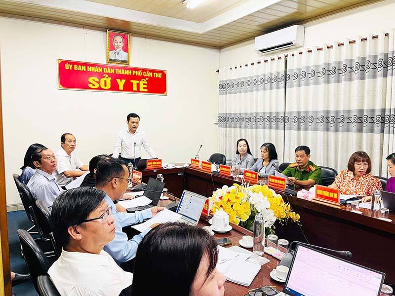 Họp bàn tổ chức khám sức khỏe định kỳ, khám sàng lọc cho người dân 