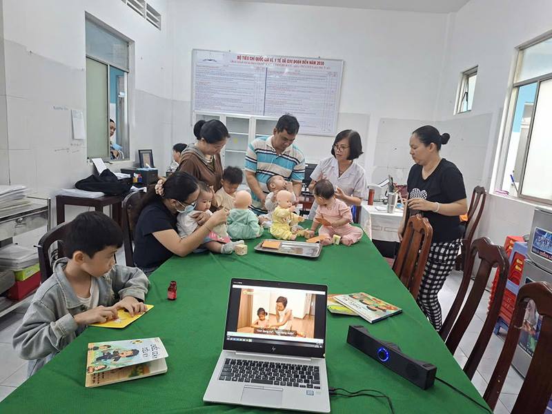 Trạm Y tế phường An Bình tổ chức hướng dẫn thực hành kỹ năng làm cha mẹ tích cực