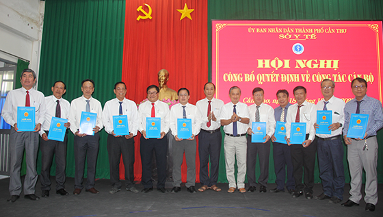 Sở Y tế TP Cần Thơ công bố và trao các quyết định về công tác cán bộ