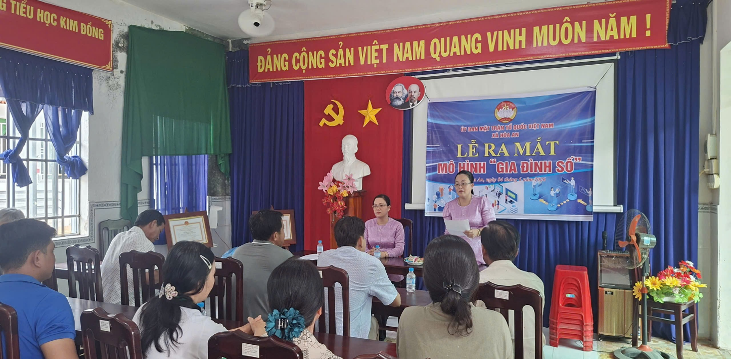 ỦY BAN MẶT TRẬN TỔ QUỐC VIỆT NAM XÃ HÒA AN RA MẮT MÔ HÌNH “GIA ĐÌNH SỐ”