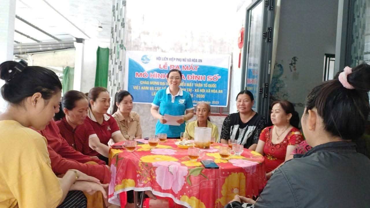 Hội Liên hiệp Phụ nữ xã Hòa An ra mắt Mô hình “Gia đình số” tại Chi hội Phụ nữ ấp Hòa Long B