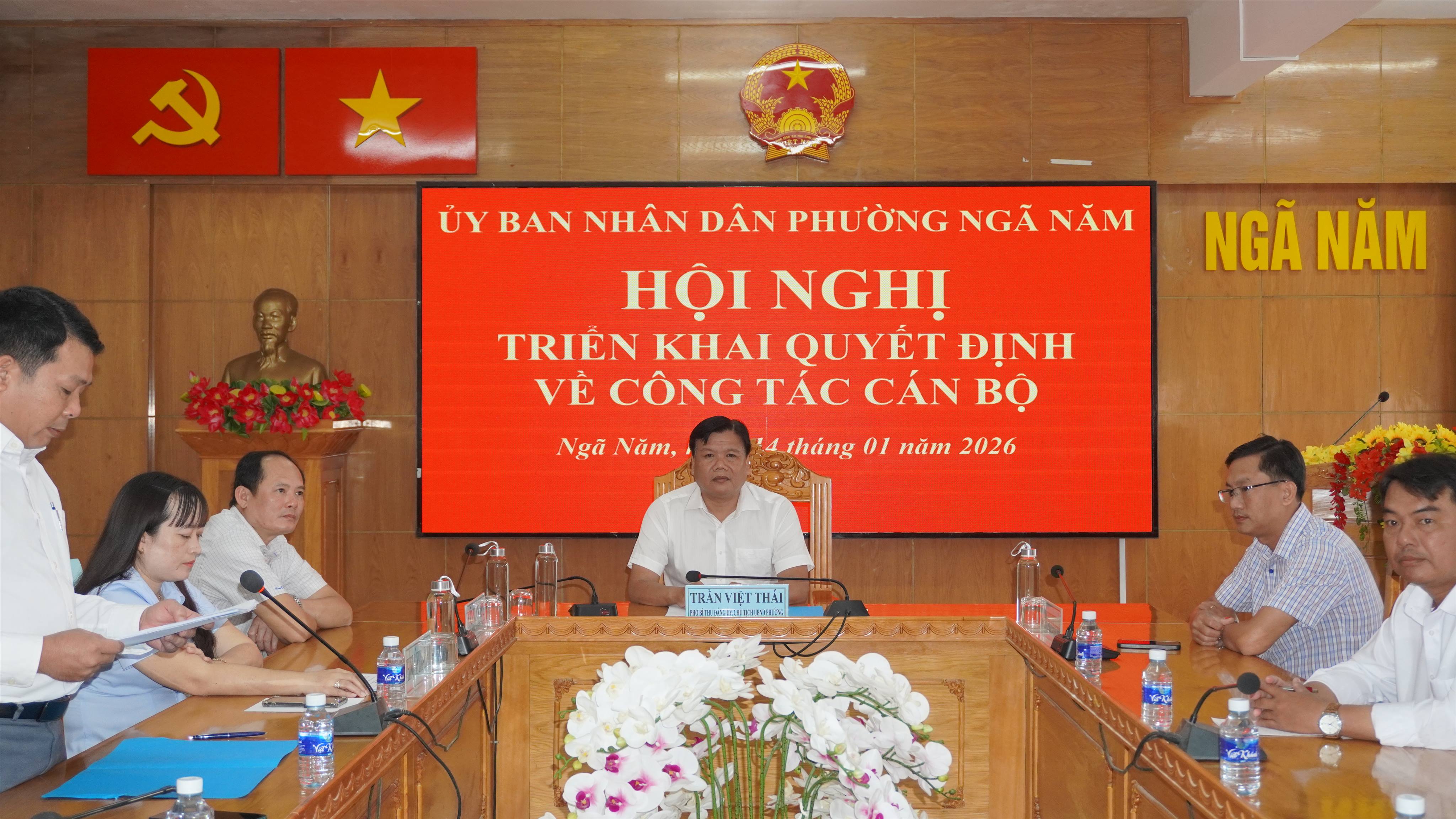 Ủy ban nhân dân phường Ngã Năm tổ chức Hội nghị triển khai Quyết định về công tác cán bộ