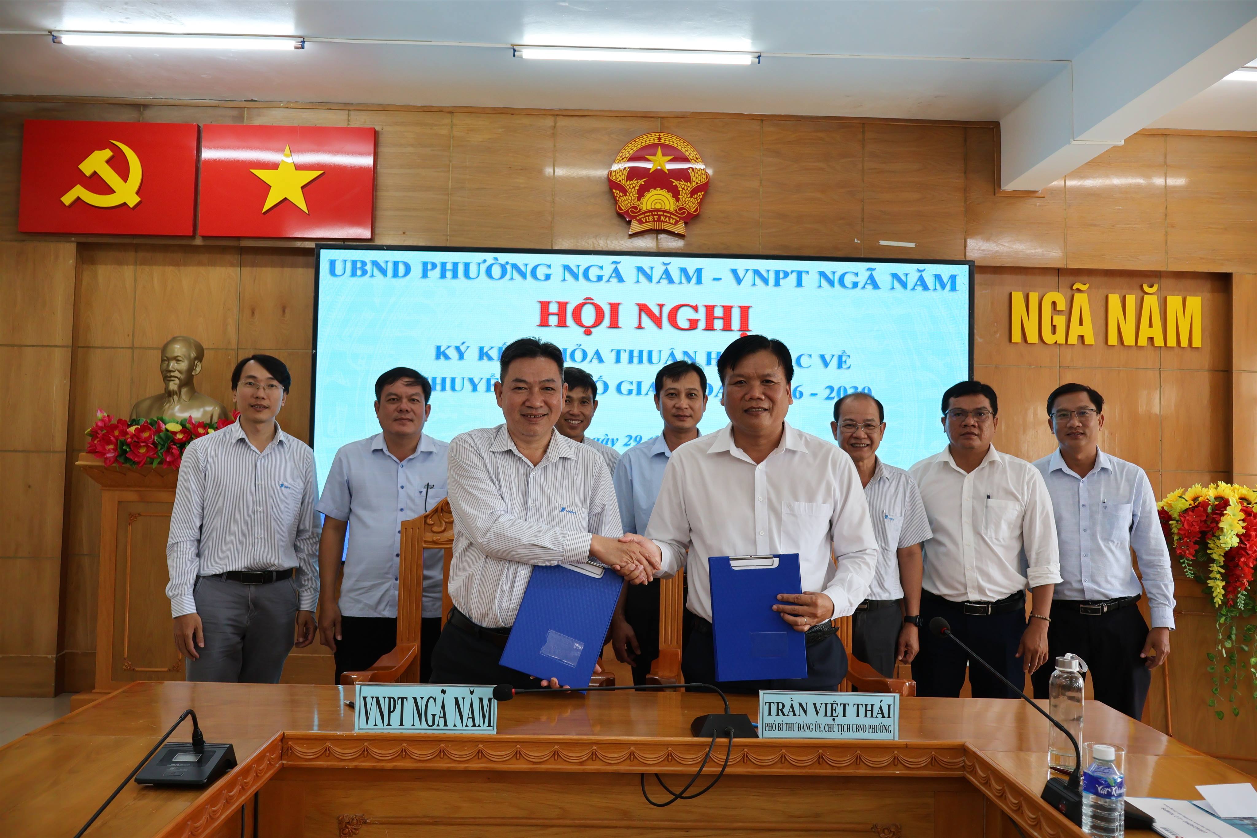 UBND phường Ngã Năm tổ chức hội nghị ký kết thỏa thuận hợp tác về chuyển đổi số giai đoạn 2025 - 2030