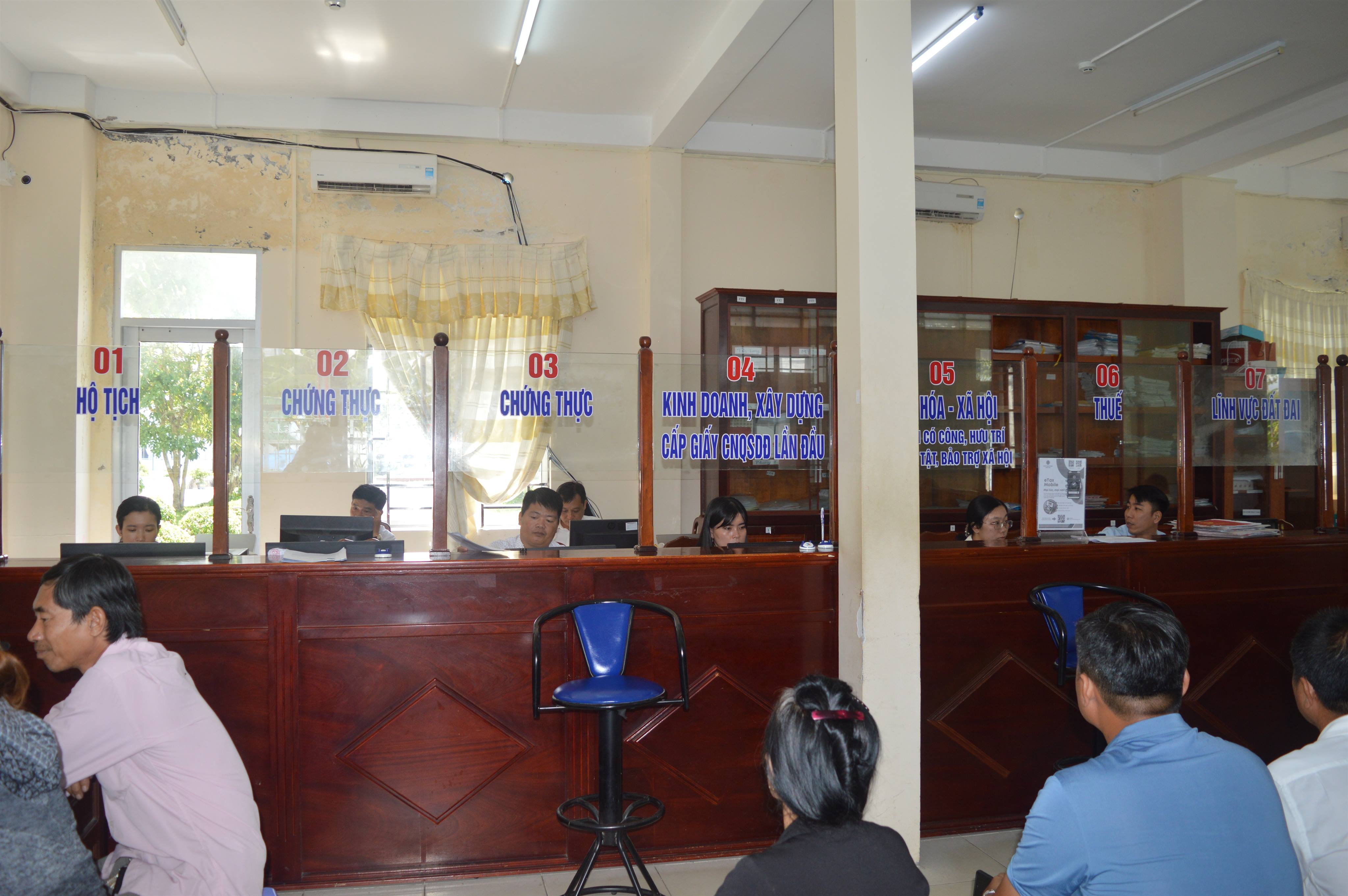 Phường Ngã Năm thực hiện tốt việc cải cách hành chính, Đề án 06 phát triển ứng dụng dữ liệu về dân cư, 6 tháng cuối năm 2025