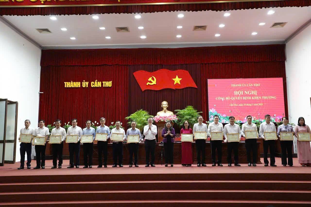 Phường Ngã Năm được Chủ tịch UBND thành phố Cần Thơ tặng Bằng khen vì thành tích tiêu biểu trong thực hiện mô hình chính quyền địa phương hai cấp