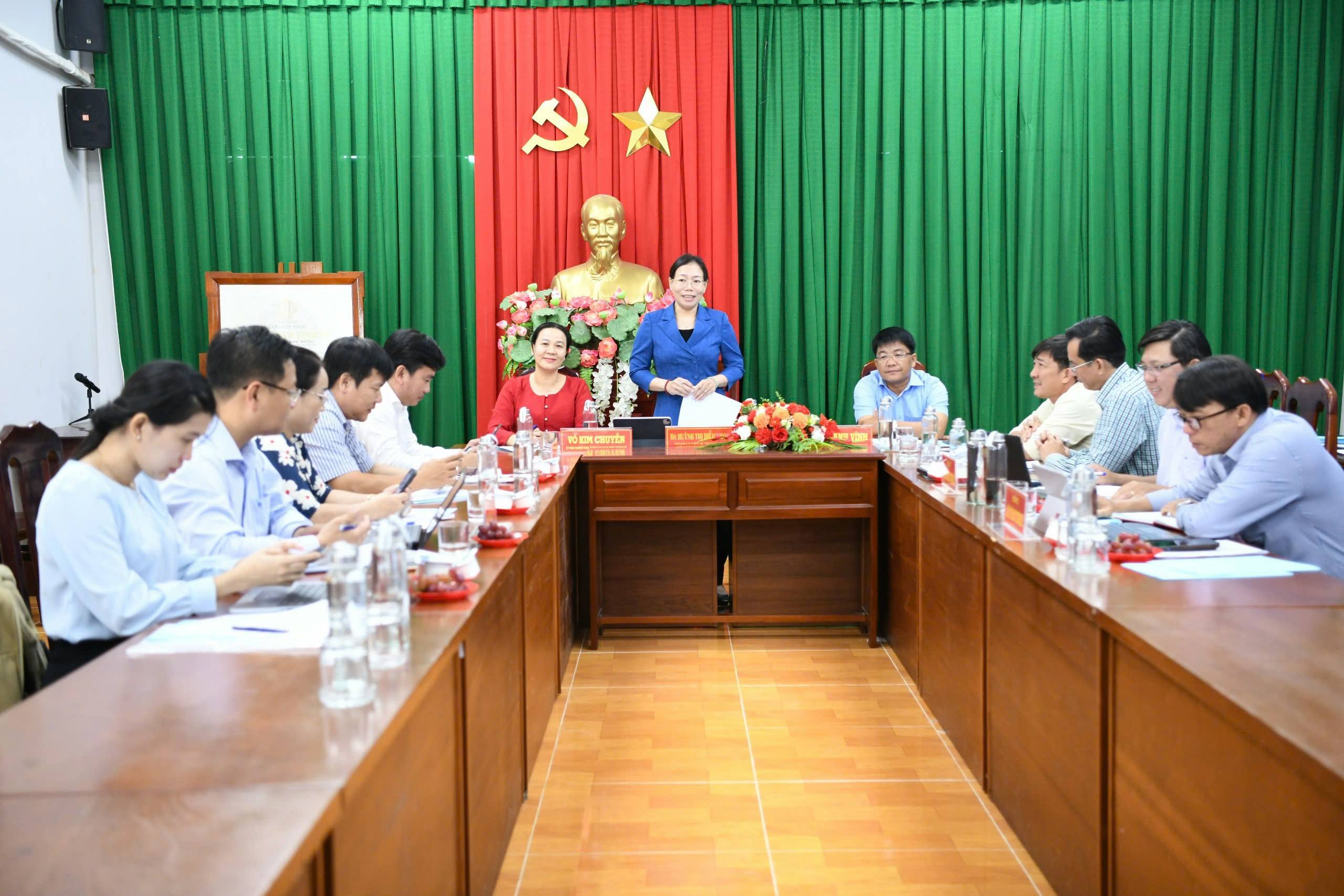 TỔ ĐẠI BIỂU SỐ 24 HĐND THÀNH PHỐ ĐÓNG GÓP DỰ THẢO NGHỊ QUYẾT TRÌNH KỲ HỌP THỨ 7, HĐND THÀNH PHỐ KHÓA X.